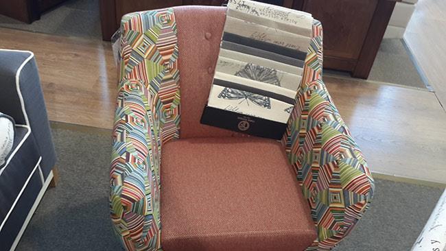 כורסא צבעונית - רהיטי האולימפוס