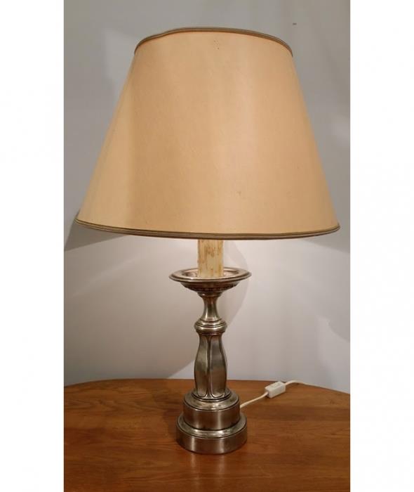 מנורת שולחן בעיצוב אלגנטי - fleamarket