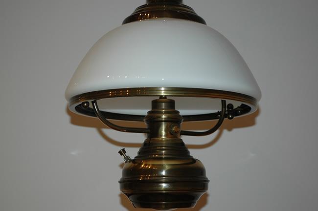 מנורת שולחן בעיצוב ייחודי - fleamarket