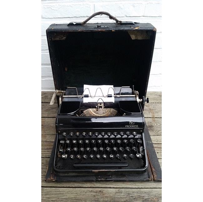 מכונת כתיבה עתיקה - fleamarket
