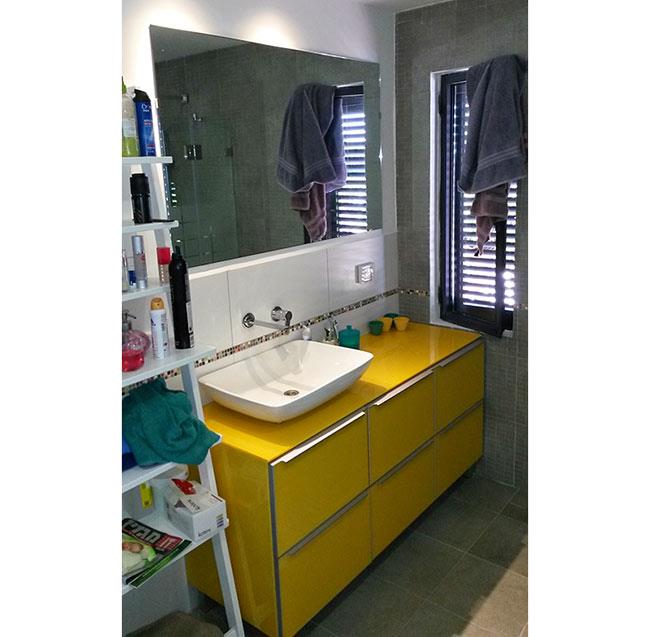 ארון אמבטיה צהוב - א.ר. שיווק