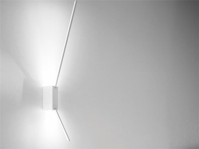 מנורת קיר Spillo 2 - מרכז התאורה