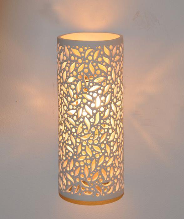 מנורת קיר עם גילופים - רזיאל תאורה