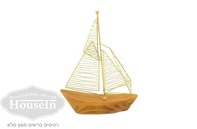 סירת מפרש מוזהבת על בסיס עץ - HouseIn