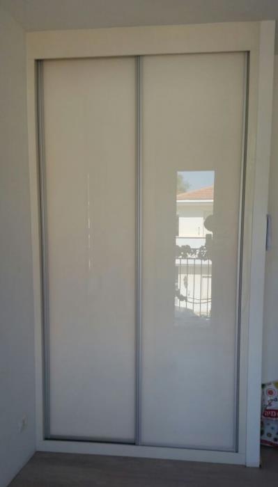 ארון עם דלתות הזזה זכוכית - Doors