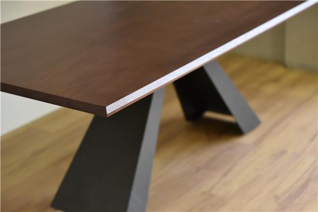 שולחן דגם זיו - חום - מסובין