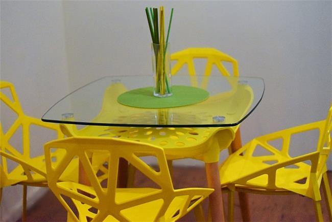 שולחן דגם ירין - צהוב - מסובין