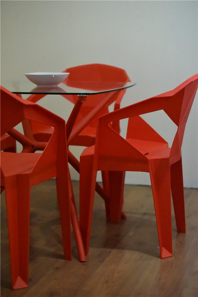 שולחן דגם גיל - אדום - מסובין