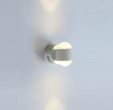מנורה דגם ספליט - תמי ורפי תאורה מעוצבת