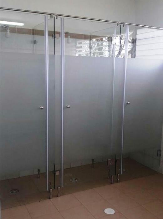 מקלחון דלתות זכוכית - קליר תעשיות זכוכית
