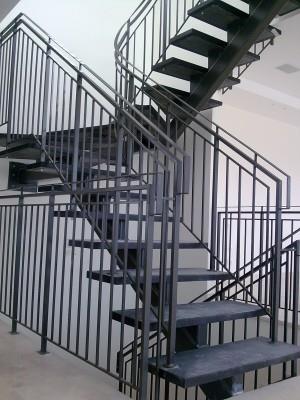 מדרגות מתכת - מסגרית הדודים בע"מ