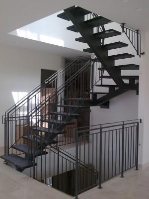 מדרגות מתכת - מסגרית הדודים בע"מ