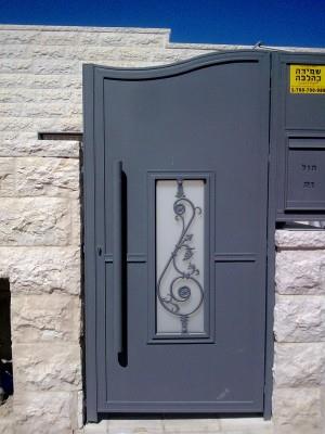דלת כניסה בעיצוב יפה - מסגרית הדודים בע"מ