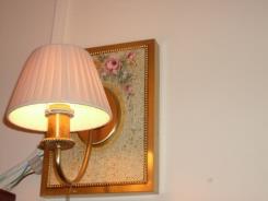 מנורת קיר מנחושת בעבודת יד פרחונית - דיזיין G.D גלרי דענתיק 
