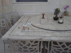 שולחן משולב עם מגש מסתובב אילנה טרוורטין - דנה עיצובים