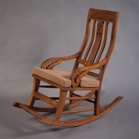 כסא נדנדה מעץ מלא - וסטו VASTU - גלריית רהיטים מעץ מלא 