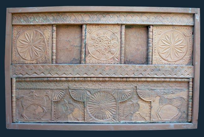 דלת עתיקה בגוון בהיר - גלריה הימלאיה - ריהוט עתיק