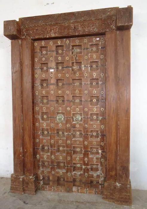 דלת עץ מיוחדת - גלריה הימלאיה - ריהוט עתיק