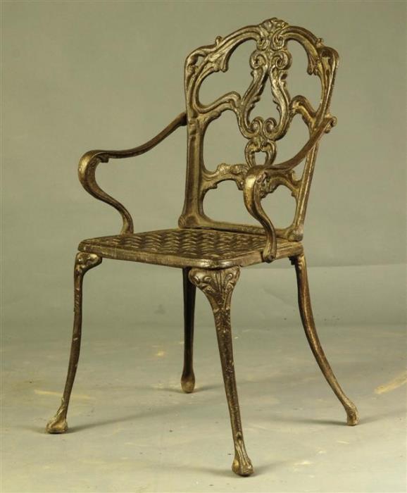 כסא מתכת מוזהב - גלריה הימלאיה - ריהוט עתיק