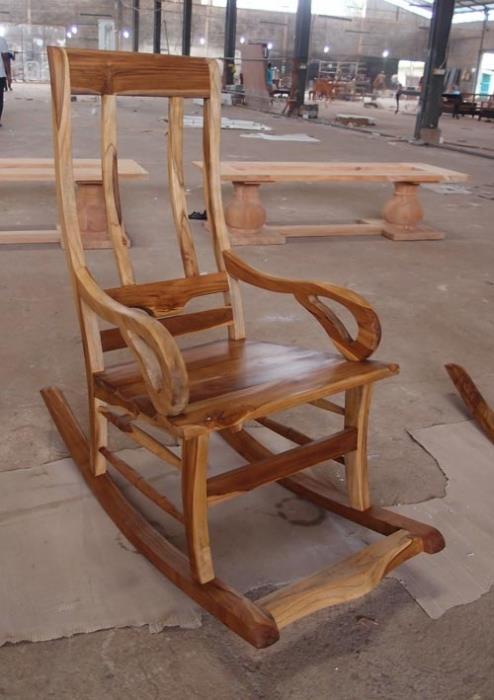 כיסא נדנדה מעץ - Treemium - חלומות בעץ מלא