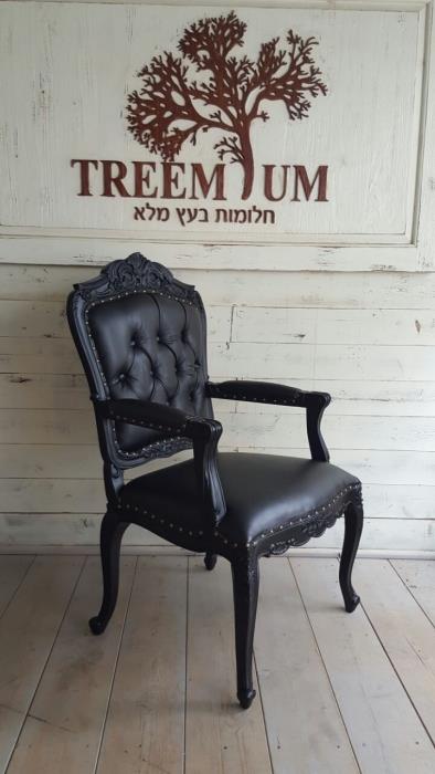 כורסא שחורה מרשימה - Treemium - חלומות בעץ מלא