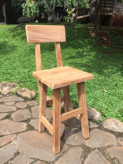 כיסא בר עם גב עץ טיק - Treemium - חלומות בעץ מלא
