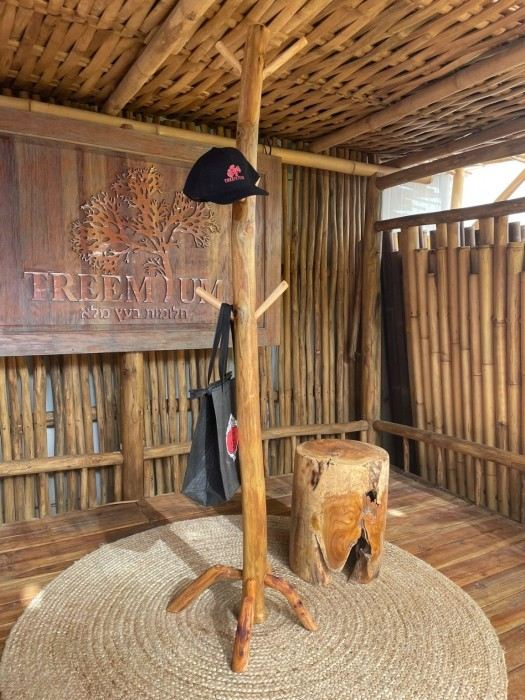 מעמד מתלה טיק צעיר - Treemium - חלומות בעץ מלא