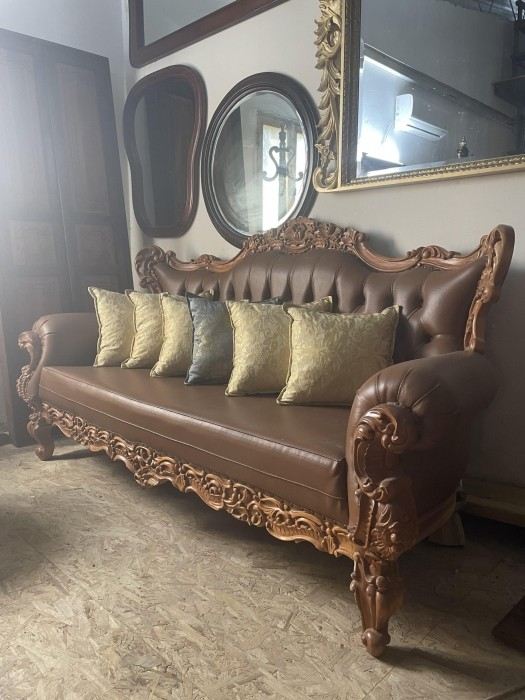 ספה עץ מלא מהגוני גילוף יד ריפוד קפיטונאז' - Treemium - חלומות בעץ מלא