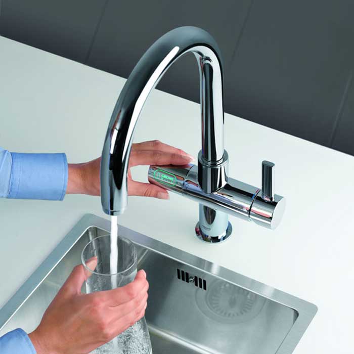 מערכת המסננת את המים בברז חוסכת מקום במטבח - GROHE Blue מערכת המסננת את המים בברז חוסכת מקום במטבח - GROHE Blue