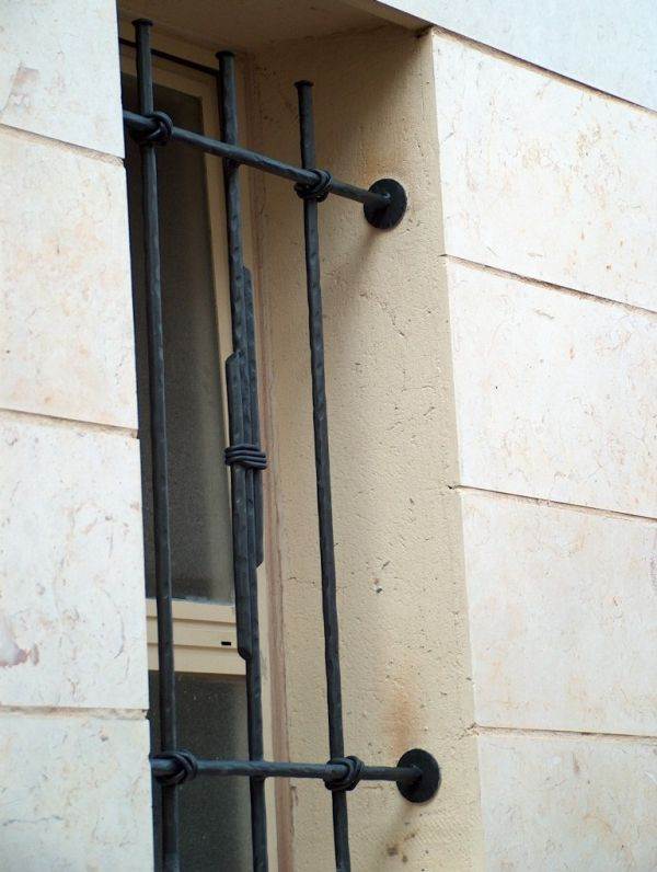 קווים פשוטים ונקיים: עיצוב סורגים מברזל. מבית יואב עובדיה - עבודות מתכת קווים פשוטים ונקיים: עיצוב סורגים מברזל. מבית יואב עובדיה - עבודות מתכת