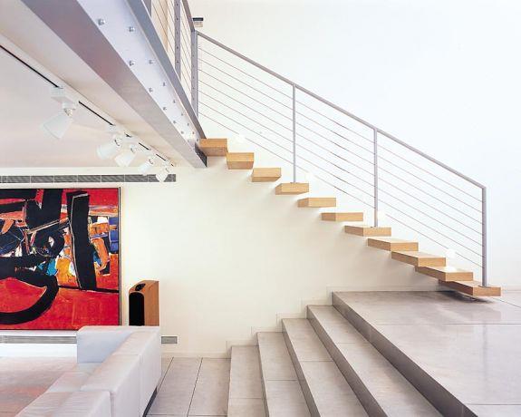  מדרגות מרחפות , בתכנון אדריכל יואב אנדרמן