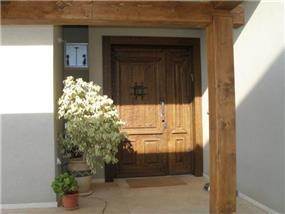 דלת הכניסה לבית