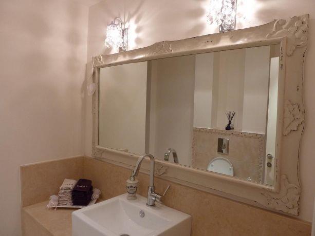  חדר אמבטיה בסגנון רומנטי בפנטהאוז בהוד השרון