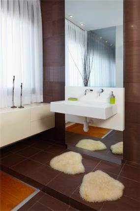 חדר אמבטיה בבית בוילה נובל בעיצובו של אלדד מיטלמן