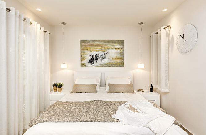 חדר שינה מודרני לבן, עיצוב - ענת רגב- אדריכלות אחרת