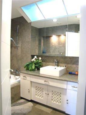 חדר אמבטיה בעיצוב מירה אהרון