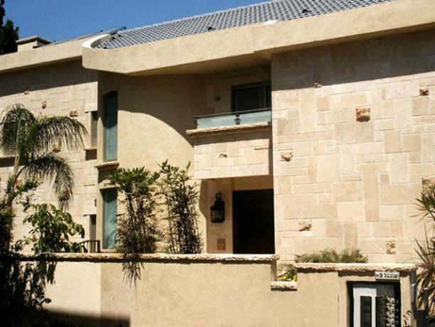 חזית הכניסה בבית פרטי בדניה חיפה 