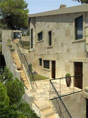 חזית צידית בבית פרטי בעיצוב כפרי בדניה חיפה 