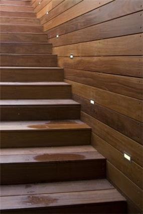 מדרגות עץ - אהד יחיאלי, אדריכל