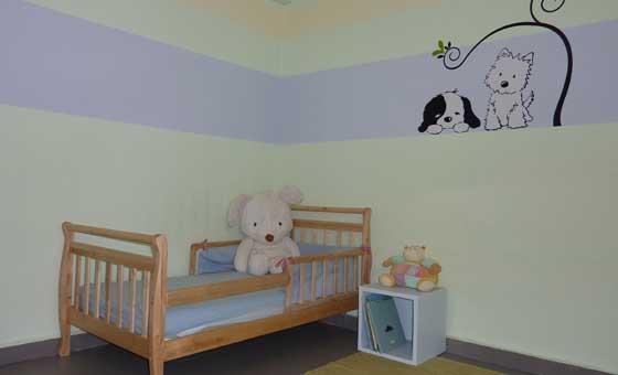 חדר ילדים בגווני סגול ושמנת, עיצוב עדי זיו