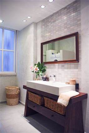 חדר אמבטיה בעיצוב כפרי וחם של סיגל לנמן סוקול