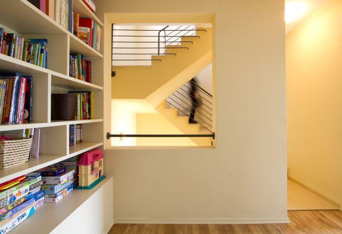 מבואה המשמשת לאחסון ספרים וצעצועים, עיצוב Saab Architects 
