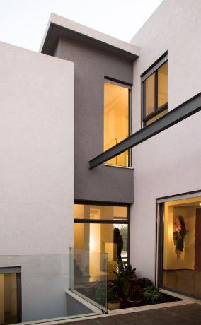 חזית בית בעיצוב מודרני ייחודי בתכנון ועיצוב של saab architects