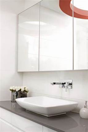 חדר אמבטיה מודרני בפנטהאוז ברמת השרון. עיצוב של טלי סטוף