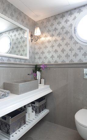 חדר אמבטיה מקסים בגווני אפור. HM מושיק חדידה-אדריכלות ועיצוב פנים
