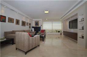 מבט אל הסלון בעיצוב Gilad Interior Design