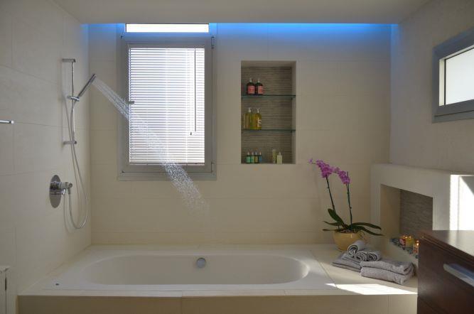 חדר אמבטיה בעיצוב נקי, Gilad Interior Design