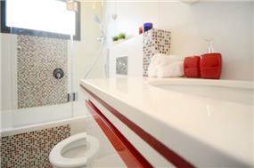 חדר אמבטיה לילדים מעוצב ע''י Gilad Interior Design