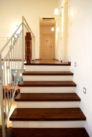 מבט אל המדרגות בבית בנירית-עיצוב ליאת הראל
