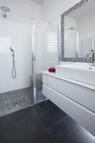 חדר אמבטיה בהוד השרון בעיצובה של ליאת הראל